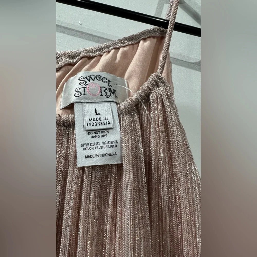 Perfect shimmery dress for spring or summer! - Picture 5 of 6